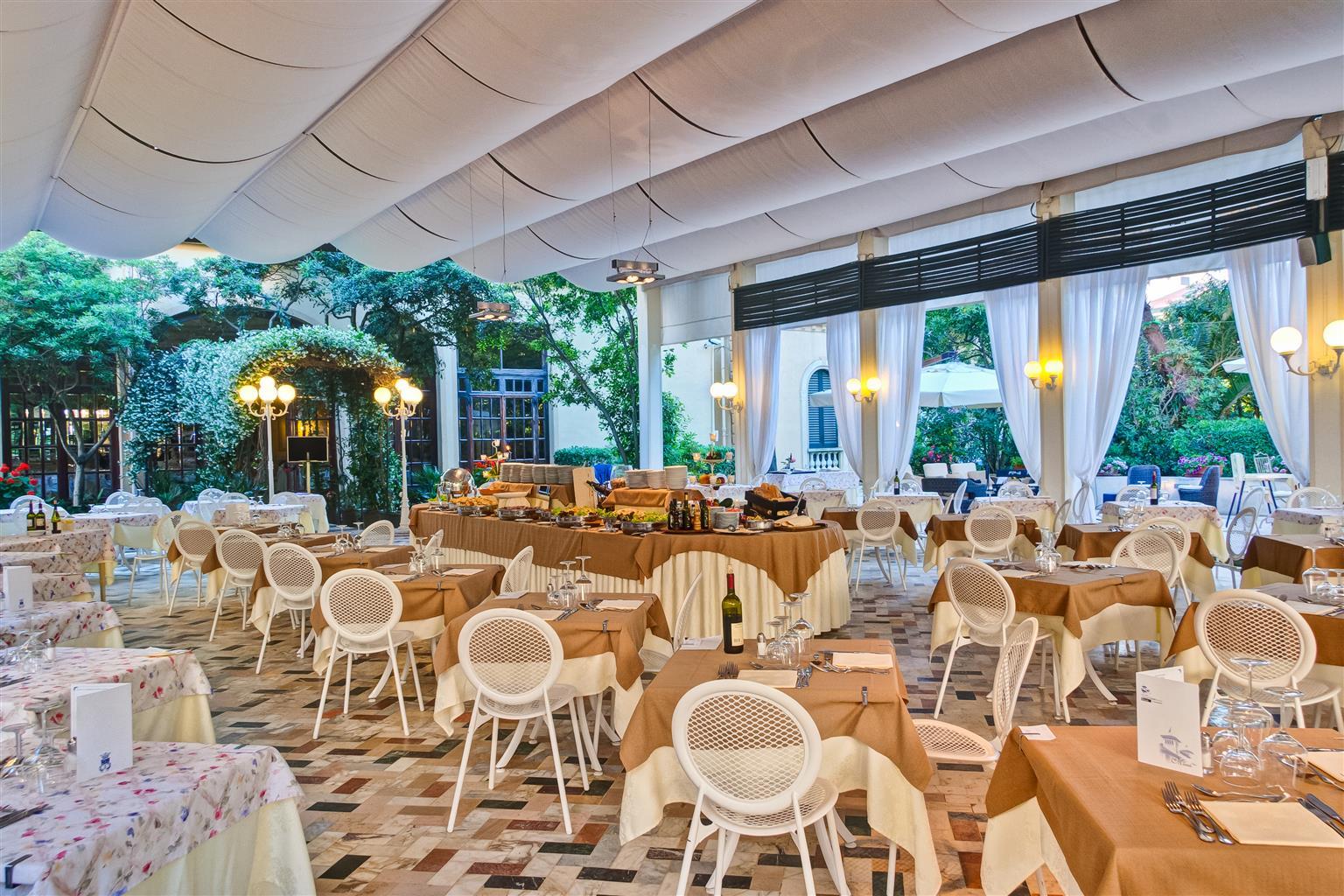 Hotel Grand Royal 4*