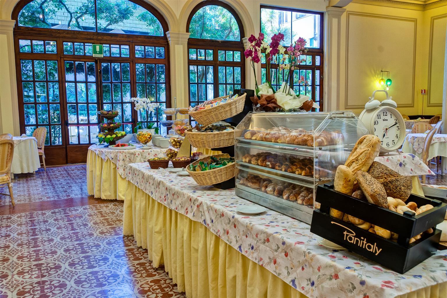 Grand Royal Hotel